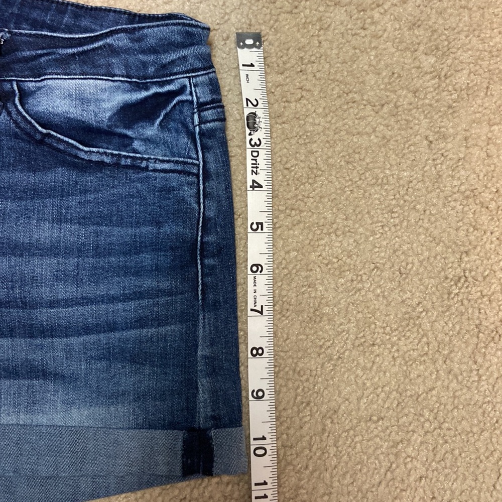 KanCan dark denim jean shorts. Size 27 - Picture 5 of 8